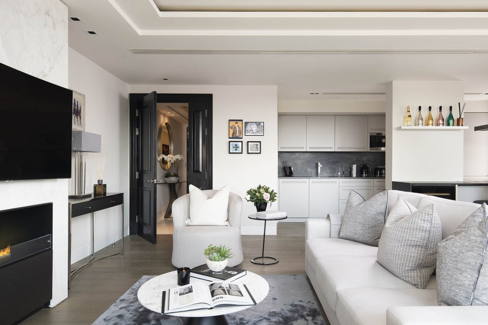 High Street Kensington Apartment | Living Area | Interior Designers